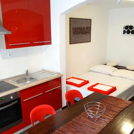 Apartment Peaceful And Cozy With Terrace *